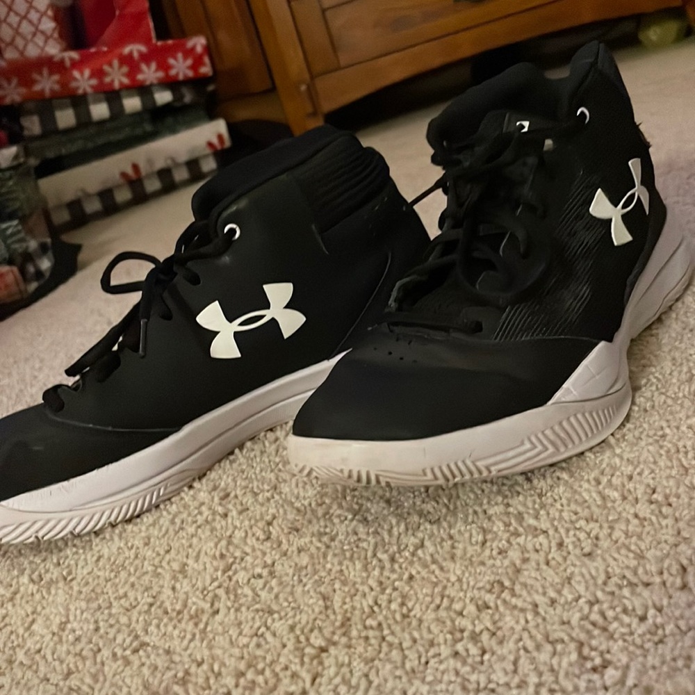 Womens Under Armour Basketball shoes
